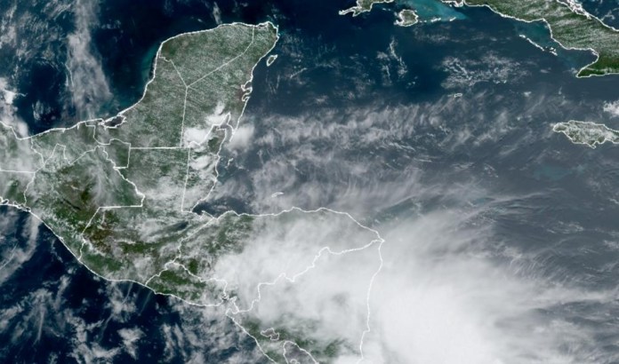 Las ondas del este pueden afectar a Guatemala. (Foto: NOAA)