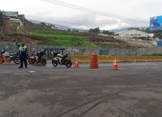 Cierran el paso del puente provisional ubicado en el kilómetro 17.5 con dirección a la ciudad. Foto La Hora / PMT de Villa Nueva.