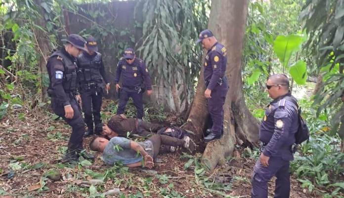 Los presuntos asaltantes fueron capturados luego de una persecución en Retalhuleu. Foto: PNC