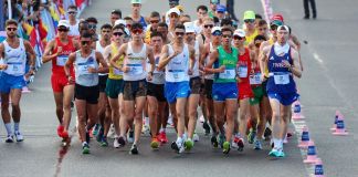 Los marchistas Erick y José Barrondo en la competencia de los 20 kilómetros en París 2024. Foto: COG