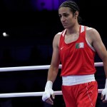 Imane Khelif, de Argelia, después de vencer a la italiana Angela Carini en su combate de peso ligero femenino de los Juegos Olímpicos, el jueves 1 de agosto de 2024, en Villepinte, Francia. (AP Foto/John Locher)