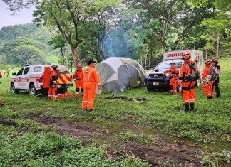 Brigada de Rescate de los Bomberos Voluntarios participa de la búsqueda de un helicóptero y sus tripulantes en Escuintla. Foto: Bomberos Voluntarios