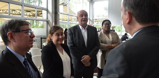 La misión especial la integran Rosa Celorio, Rodolfo Piza y Luiz Marrey, quienes este 6 de agosto visitaron la Universidad Rafael Landívar. Foto Daniel Ramírez.