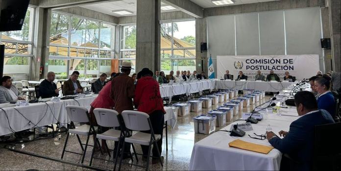 Miembros de la Plataforma Nacional de Víctimas del Conflicto Armado solicitaron a la postuladora no elegir candidatos que les hayan denegado el acceso a la justicia. Foto: Cortesía