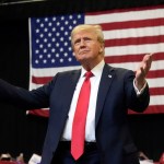 El candidato presidencial republicano y expresidente Donald Trump llega para hablar en un mitin de campaña en Bozeman, Montana, el viernes 9 de agosto de 2024. (Foto AP/Rick Bowmer)