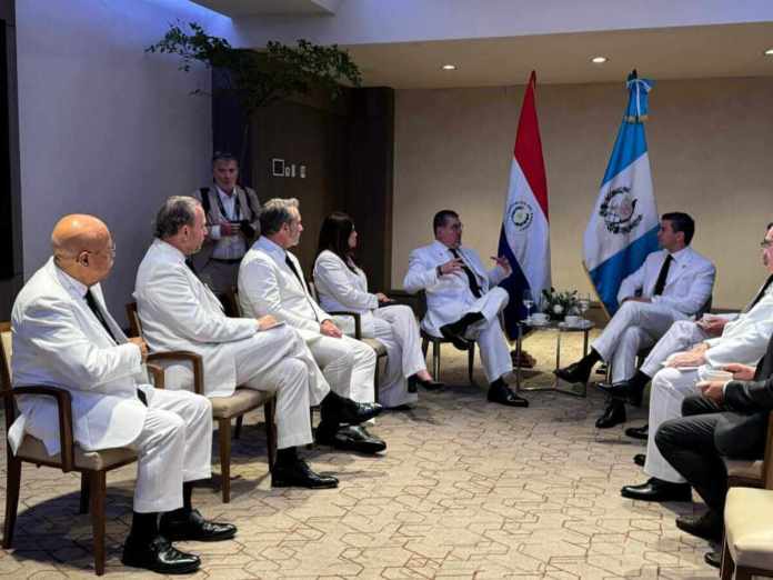 El presidente Arévalo se reunió con el presidente de Paraguay, para tratar temas de cooperación comercial. Foto La Hora / Gobierno