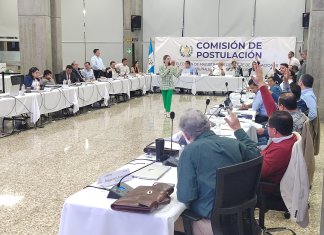 La comisión de postulación de la Corte de Apelaciones aprueba la guía para el currículum vitae y el formulario de presentación de expedientes. Foto La Hora / Guatemala Visible