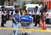 Bomberos Voluntarios se encuentran en el ingreso a las instalaciones del hospital, y apoyan con la evacuación de pacientes. Foto: Bomberos Voluntarios