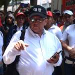 El representante del sindicato de maestros Joviel Acevedo. Foto La Hora / José Orozco