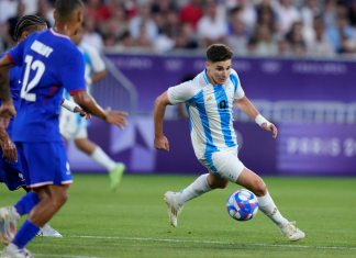 El argentino Julián Álvarez durante los Juegos Olímpicos de Verano 2024, el viernes 2 de agosto de 2024, en Burdeos, Francia. (AP Foto/Moisés Castillo)
