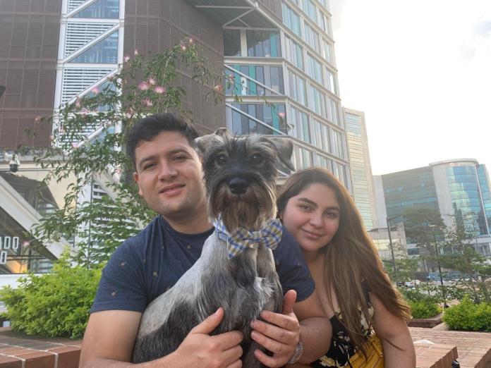 Familia compartiendo en zona 4 junto a su mascota. Foto: Marielos Maza / La Hora