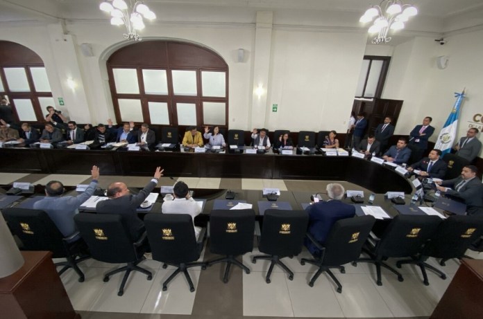 Por mayoría, jefes de bloque aprueba la agenda para el martes 6 de agosto, donde se continuará con la interpelación al ministro de Gobernación. Foto: José Orozco