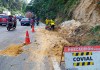 Personal de COVIAL atiende un derrumbe en la ruta CA 1 occidente, en San Lucas Sacatepéquez. Foto: COVIAL.