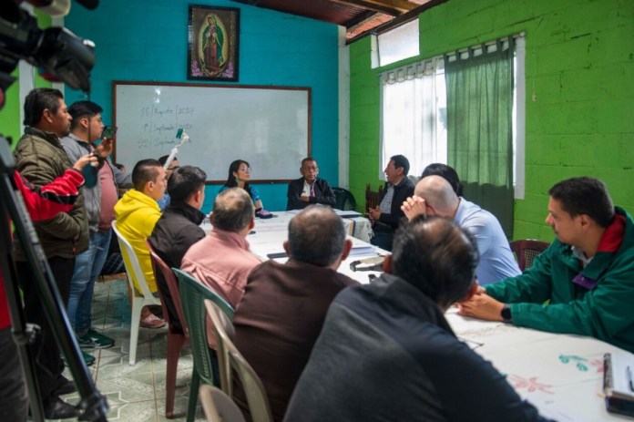 Autoridades del MCD, así como municipales, entre otros sostuvieron una reunión para definir el proceso de restauración de la imagen. Foto: MCD