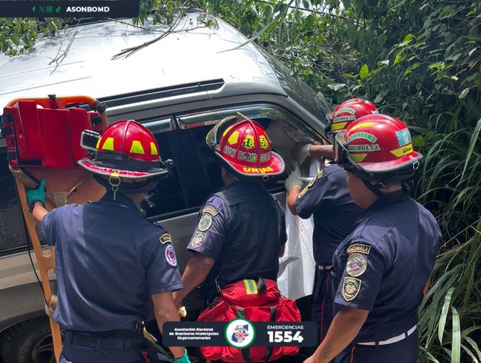 Socorristas reportaron el hecho armado en el que fallecieron tres personas. Foto: PNC