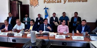 Los diputados avalaron el dictamen de la iniciativa de ley para dragados en los puertos y atender la problemática en la Empresa Puerto Quetzal. Foto: Daniel Ramírez