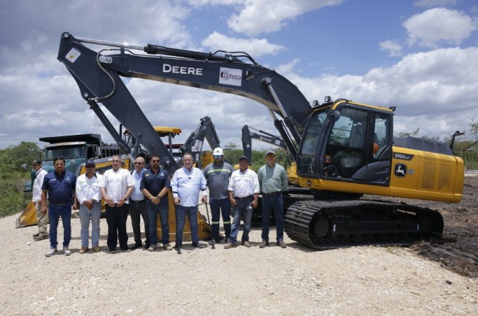 El expresidente Giammattei acudió a supervisar los trabajos del lugar. 