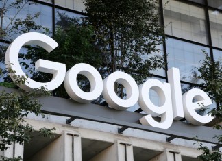 ARCHIVO - Un letrero de Google en la entrada de un edificio de la compañía, el 6 de septiembre de 2023, en Nueva York. (AP Foto/Peter Morgan, Archivo)