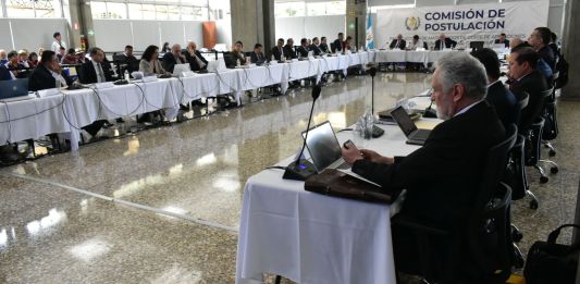 Los comisionados llevan dos semanas discutiendo la sede de las postuladoras para magistrados del Organismo Judicial. Foto: Daniel Ramírez