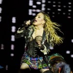 Madonna actúa en el espectáculo final de su gira Celebration, en la playa de Copacabana en Río de Janeiro, Brasil, el 4 de mayo de 2024. Madonna celebrará su cumpleaños 66 con un recorrido nocturno privado por el famoso sitio arqueológico italiano de Pompeya, dijeron autoridades. (Foto AP/Silvia Izquierdo, archivo)