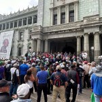 "Soldados veteranos manifestaron para exigir al Gobierno el pago de tres meses de lo establecido en la Ley Temporal de Desarrollo Integral, decreto 51-2022", Foto: Daniel Ramírez / La Hora.