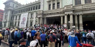 "Soldados veteranos manifestaron para exigir al Gobierno el pago de tres meses de lo establecido en la Ley Temporal de Desarrollo Integral, decreto 51-2022", Foto: Daniel Ramírez / La Hora.