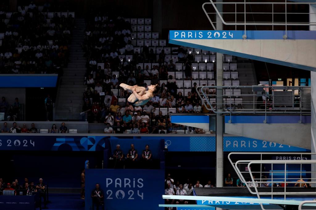 Osmar Olvera Ibarra of Mexico competes during the Men 3m Springboard Preliminary of the Diving competitions in the Paris 2024 Olympic Games, at the Paris Aquatics Centre in Saint Denis, France, 06 August 2024. (Francia) EFE/EPA/MAST IRHAM