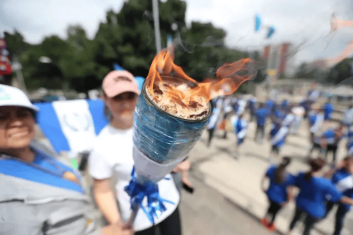 Los centros educativos no podrán realizar actividades que incluyan antorchas para las Fiestas Patrias. Foto: La Hora/José Orozco