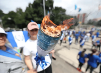 Los centros educativos no podrán realizar actividades que incluyan antorchas para las Fiestas Patrias. Foto: La Hora/José Orozco