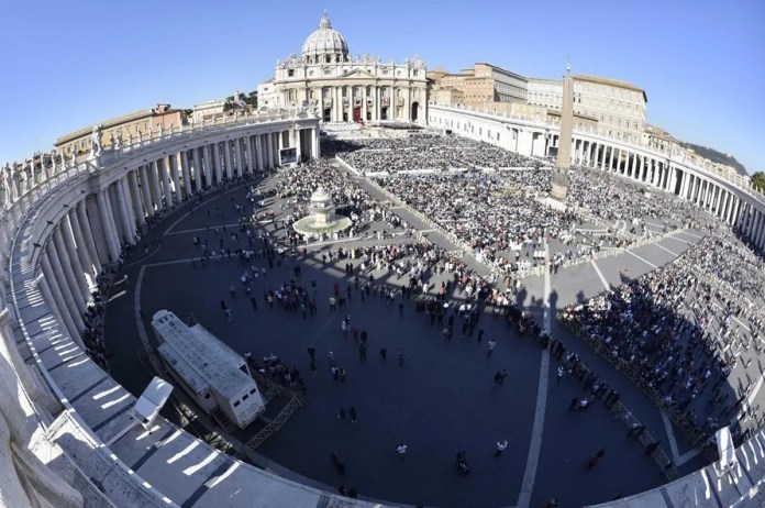 Vista panorámica de la plaza San Pedro de la Ciudad del Vaticano. EFE/EPA/Giorgio Onorati/Archivo