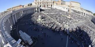 Vista panorámica de la plaza San Pedro de la Ciudad del Vaticano. EFE/EPA/Giorgio Onorati/Archivo