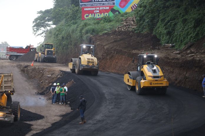 Trabajos en el km 44 de la autopista Palín, Escuintla. Foto: CIV