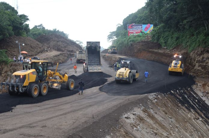 Por primera vez se puede ver concreto sobre el área donde ocurrió el hundimiento. Foto: CIV. 