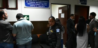 Juzgado Sexto Penal aplazó la audiencia de etapa intermedia por el caso de robo de medicamentos para una nueva fecha. Foto: Daniel Ramírez.