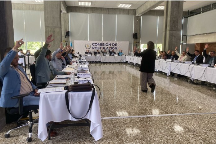 Los comisionados optaron por dejar de lado la discusión de la sede, aunque todavía hay quienes insisten en que debe ser en el Organismo Judicial. Foto: La Hora / José Orozco. 