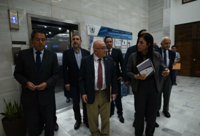 Comisionados llegaron a la CSJ para verificar Sala de Vistas. Foto: Fabricio Alonzo