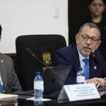 El ministro de Comunicaciones, Félix Alvarado, y el viceministro de Infraestructura, Max Alejandro García, en una citación en el organismo Legislativo. Foto: Congreso