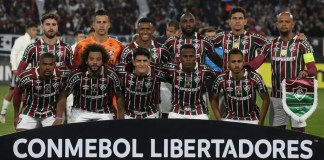 Titulares del club brasileño de fútbol Fluminense, antes de enfrentar a Colo Colo en la fase de grupos de la Copa Libertadores 2024, en el estadio Monumental David Arellano de Santiago de Chile. EFE/Elvis González