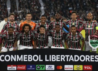 Titulares del club brasileño de fútbol Fluminense, antes de enfrentar a Colo Colo en la fase de grupos de la Copa Libertadores 2024, en el estadio Monumental David Arellano de Santiago de Chile. EFE/Elvis González