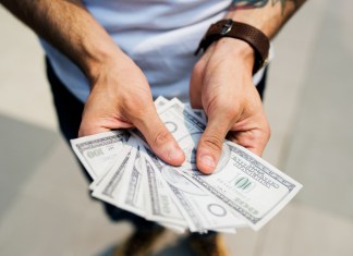 Los ingresos por remesas de enero a julio de 2024 suman US$12,090.4 millones, equivalente a un crecimiento del -7%-. Foto La Hora / Envatoelemts