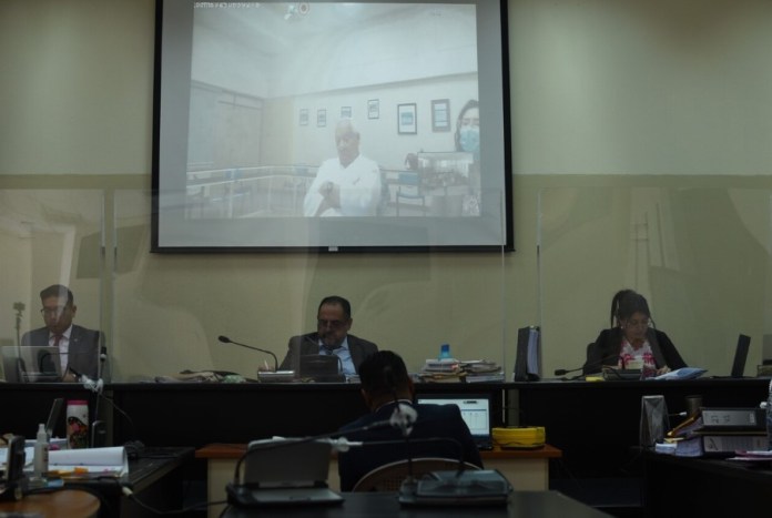 Benedicto Lucas García, desde el inicio del juicio se presenta ante tribunal vía videoconferencia. Foto: Fabricio Alonzo