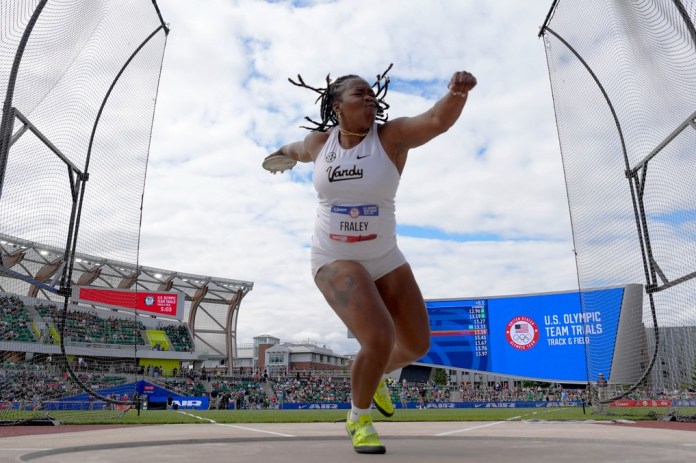 ARCHIVO - Veronica Fraley compite en la final de lanzamiento de disco femenino durante las pruebas por equipos olímpicos de atletismo de Estados Unidos el 27 de junio de 2024 en Eugene, Oregon. (Foto AP/George Walker IV, archivo)