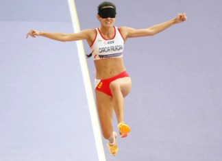 La atleta española Alba García en acción durante la final de salto de longitud de los Juegos Paralímpicos París 2024. EFE/ Javier Etxezarreta
