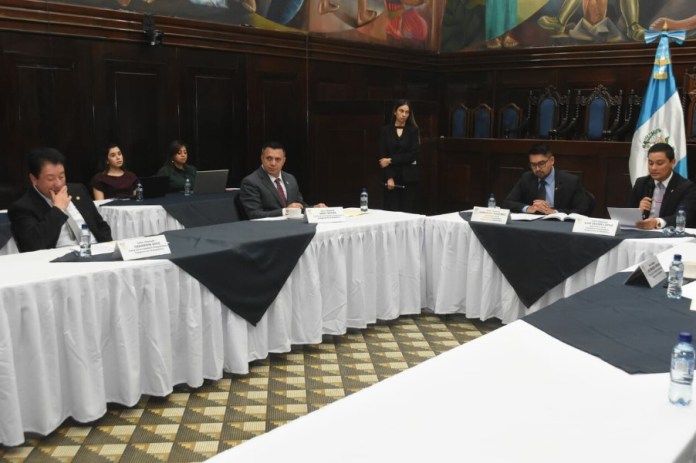 Los integrantes de la comisión pesquisidora contra tres magistrados del TSE analizarán la propuesta de retirar o no la inmunidad. Foto: La Hora