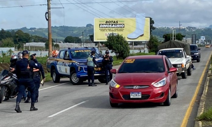 La PNC Tránsito está realizando registros en la Interamericana. Foto: PNC Tránsito