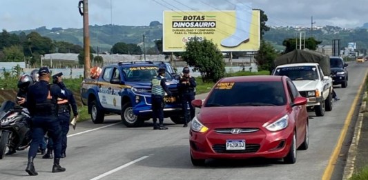 La PNC Tránsito está realizando registros en la Interamericana. Foto: PNC Tránsito