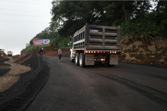 Trabajos en el km 44 de la autopista Palín, Escuintla. Foto. CIV.