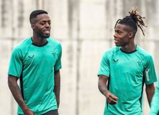 Los jugadores del Athletic Club, los hermanos Iñaki (i) y Nico Williams (d), durante el entrenamiento de este lunes, con el que el Athletic prepara el inicio de liga ante el Getafe en el estadio de San Mamés de Bilbao. EFE/Javier Zorrilla
