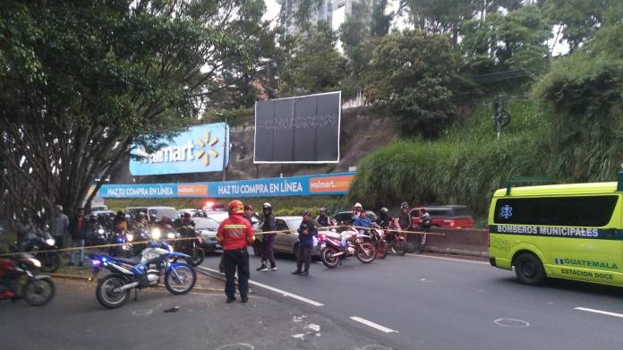 El paso se encuentra cerrado en ruta a El Salvador en los carriles hacia oriente. Foto: PMT Santa Catarina Pinula