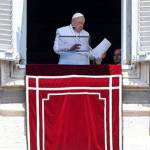 La infección respiratoria del papa Francisco presenta “un cuadro clínico complejo” que requerirá más hospitalización, según dijo el lunes el Vaticano. Foto La Hora: AP